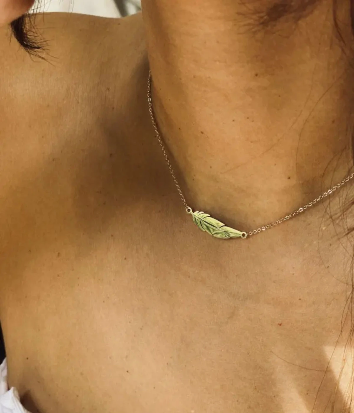 Collier Feather (Acier Doré) 4 Collier Feather (Acier Doré) – Image 2