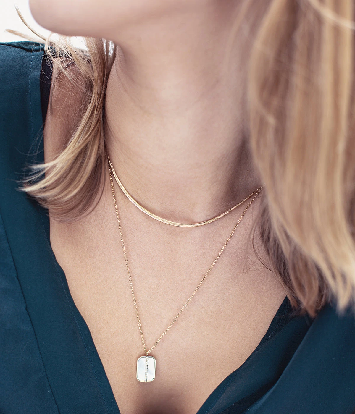 Collier Nikov (Acier Doré) 4 Collier Nikov (Acier Doré) – Image 2