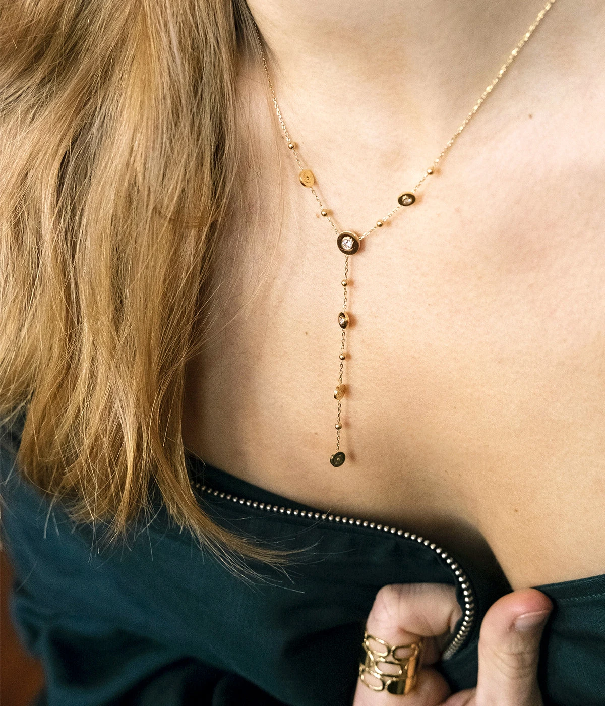 Collier Diamantine (Acier Doré) 4 Collier Diamantine (Acier Doré) – Image 2