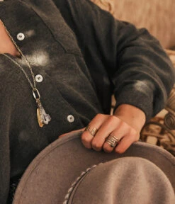 Bague Chanty (Acier Doré) -Bijoux Fantaisie bague chanty acier dore portee 1