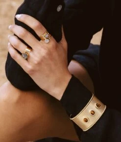 Bague Lina (Acier Doré) -Bijoux Fantaisie bague lina acier dore nacre portee