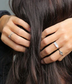 Bague Ojos (Acier) -Bijoux Fantaisie bague ojos acier portee 1