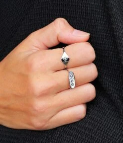 Bague Ojos (Acier) -Bijoux Fantaisie bague ojos acier portee