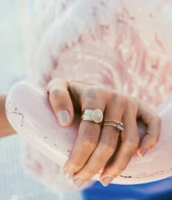 Bague Screen (Acier Doré) -Bijoux Fantaisie bague screen acier dore portee 1