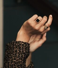 Bague Tram (Acier Doré) -Bijoux Fantaisie bague tram acier dore noir portee 1