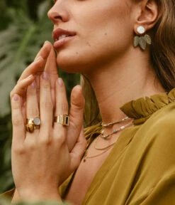 Boucles D'oreilles Magnolia (Acier Doré) -Bijoux Fantaisie boucles doreilles magnolia acier dore portees