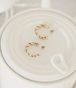 Boucles D'oreilles Torsade (Acier Doré) -Bijoux Fantaisie boucles doreilles torsade acier dore nature morte